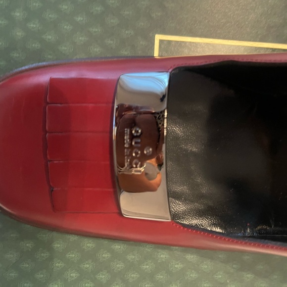 Gucci Women's Burgundy Leather Loafers with Silver Accent - Picture 5 of 12